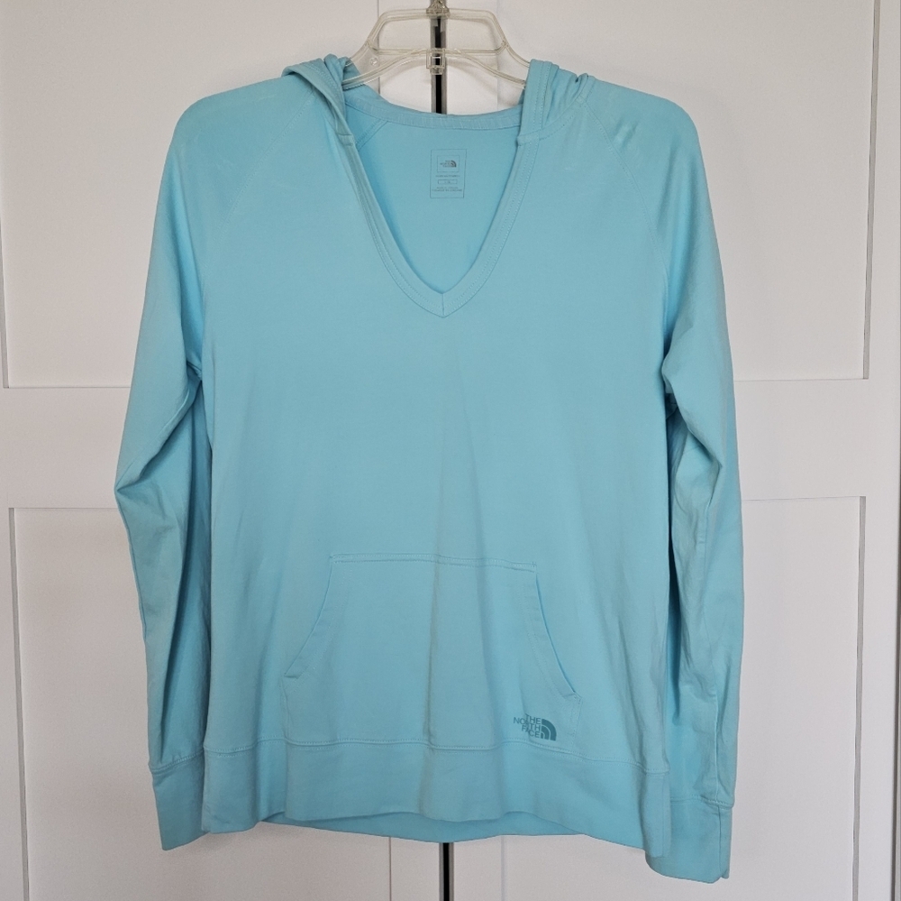 NWOT: North Face hooded pullover shirt size L